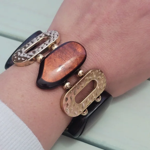 Vintage Brown Beaded with Hammered Gold-Tone Accent Beads Stretchy Bracelet - Picture 3 of 4